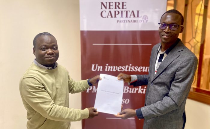 De gauche à droit : Job ZONGO, Directeur Général de SINERGI Burkina, et Assane KAFANDO, gérant de TC Solutions