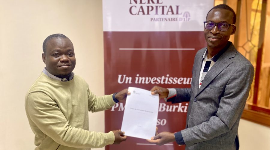 De gauche à droit : Job ZONGO, Directeur Général de SINERGI Burkina, et Assane KAFANDO, gérant de TC Solutions